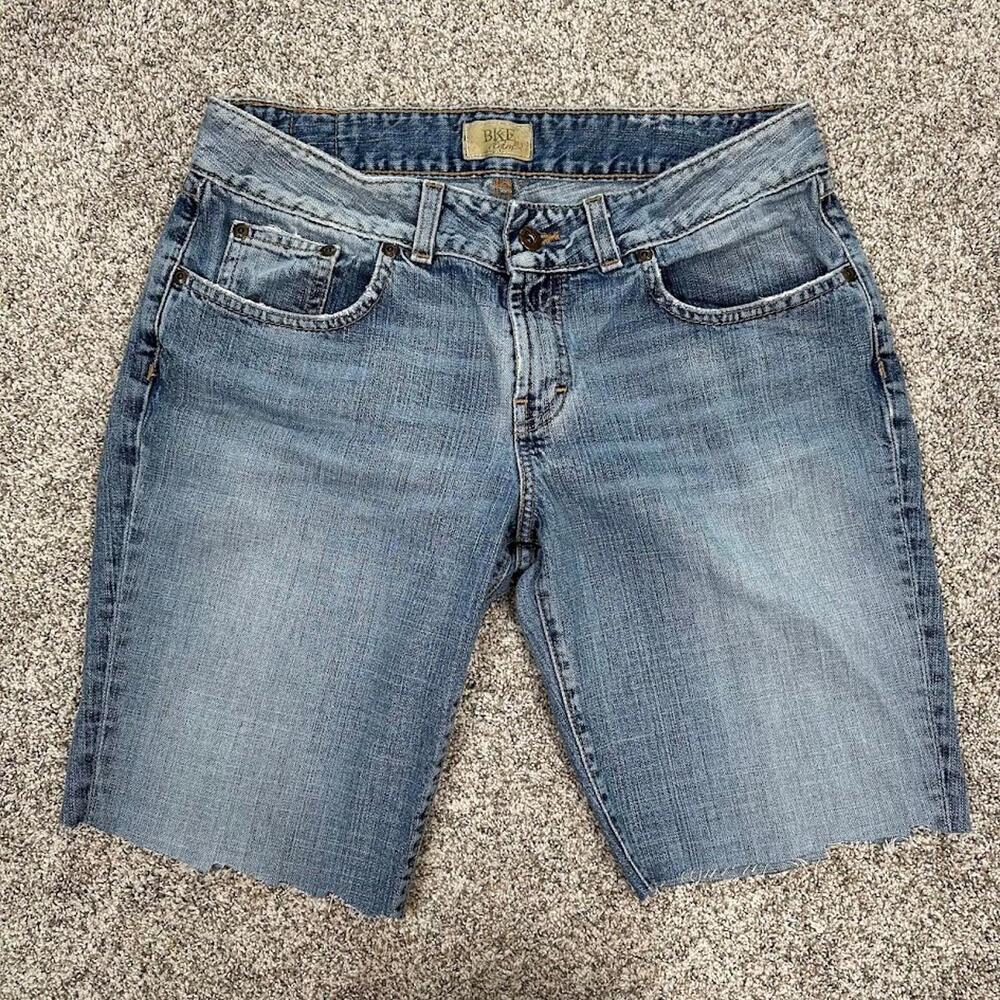 BKE Demin Shorts Cut Off Jeans Womens 34‎ Embroidered Buckle Medium Wash